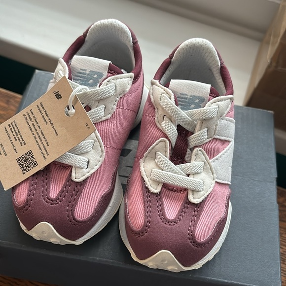 BRAND NEW New Balance sneaker shoe kids pink - Picture 3 of 4